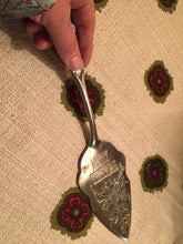 Load image into Gallery viewer, Silver Plated MERRY CHRISTMAS Pie Server - Holiday Party Serving Utensils - Christmas Party - Hostess Gift - Christmas Gift - Pie Trowel