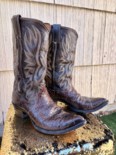Load image into Gallery viewer, Justin 9201 Vintage Pre-Ban Sea Turtle Cowboy Boots - 8D