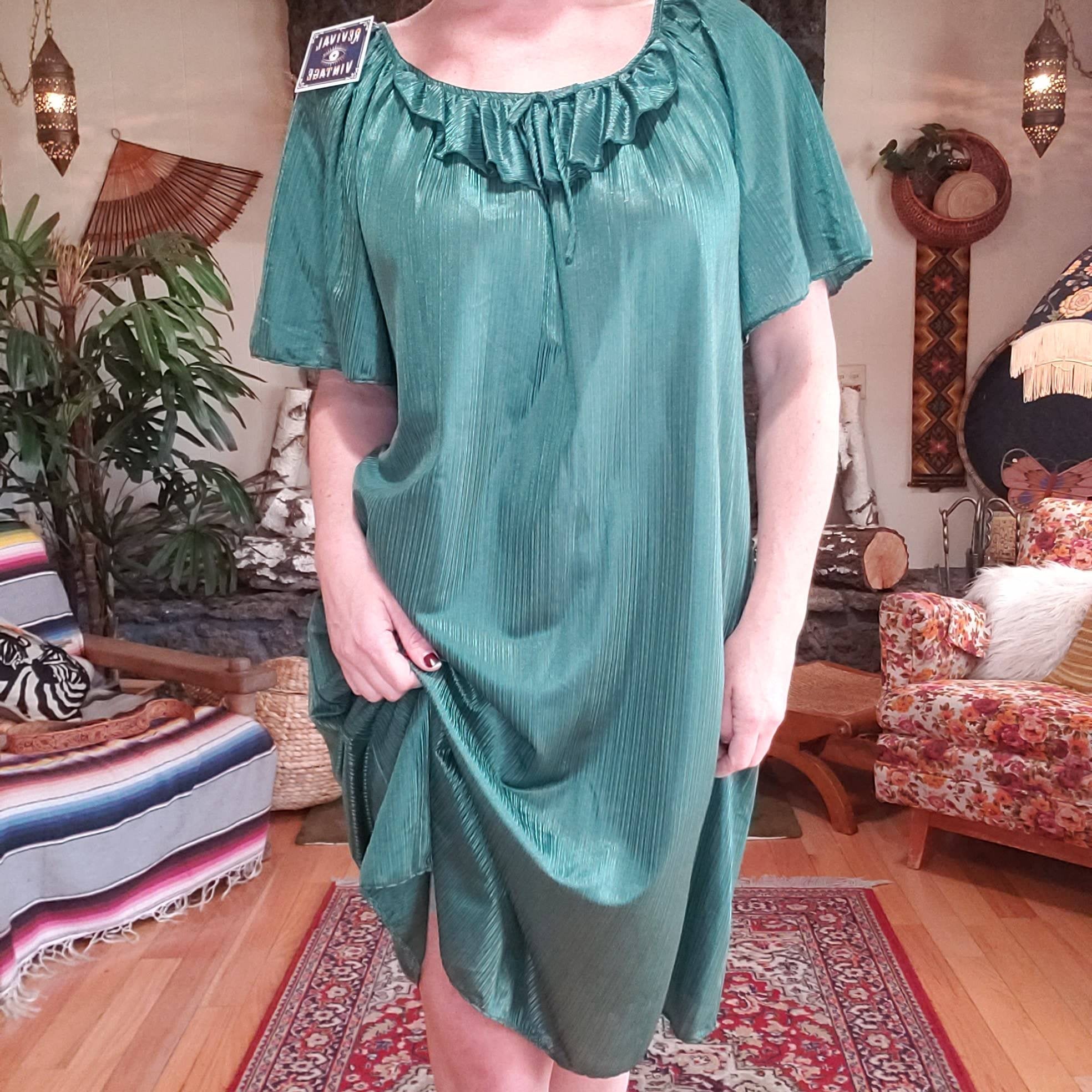 70s Emerald Green Lustre House Dress - Short Muumuu Dress 70s Emerald Green Lustre House Dress - Short Muumuu Dress